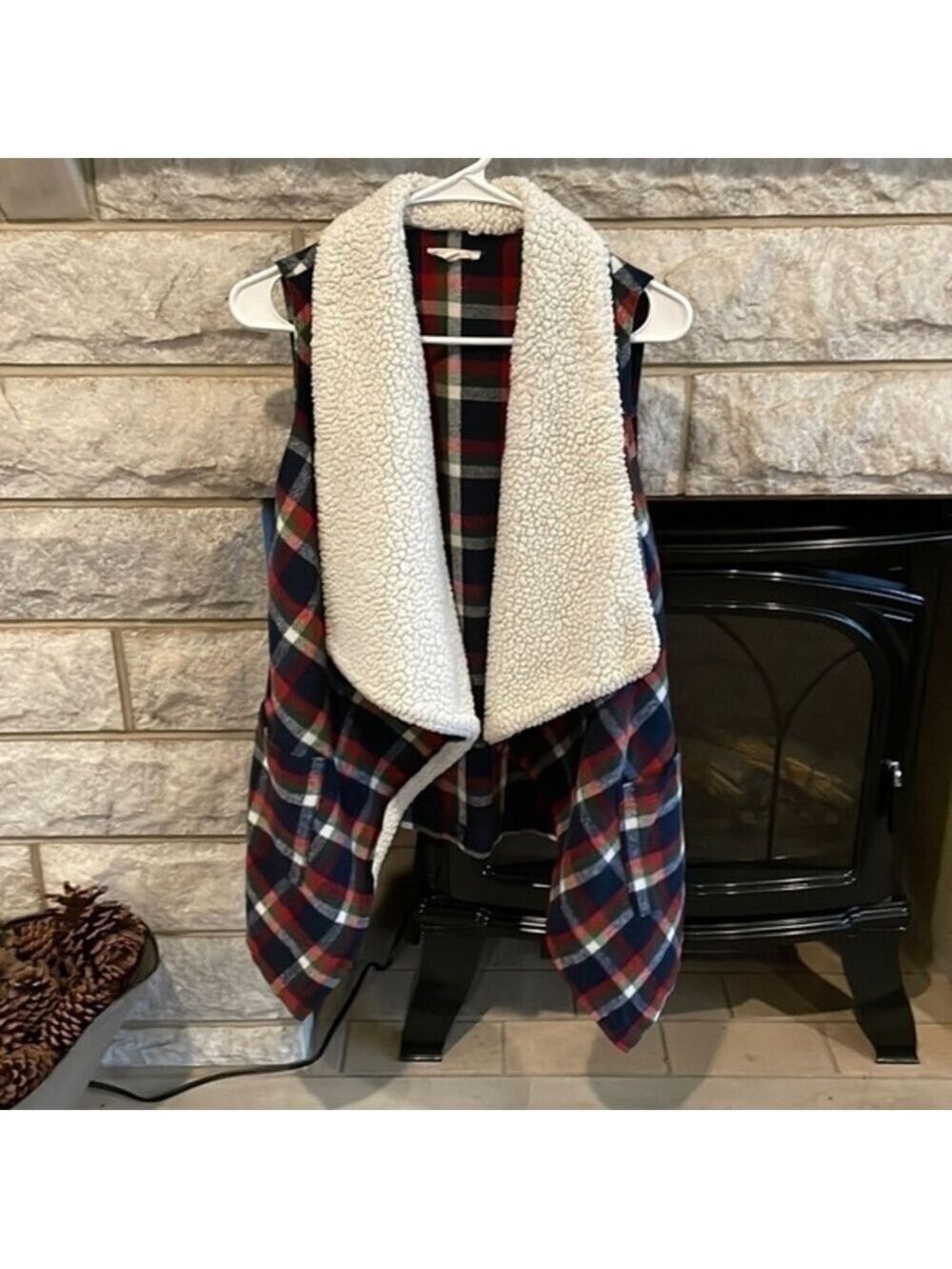 Hem & Thread plaid vest with Sherpa lined collar sz M/L blue green red white